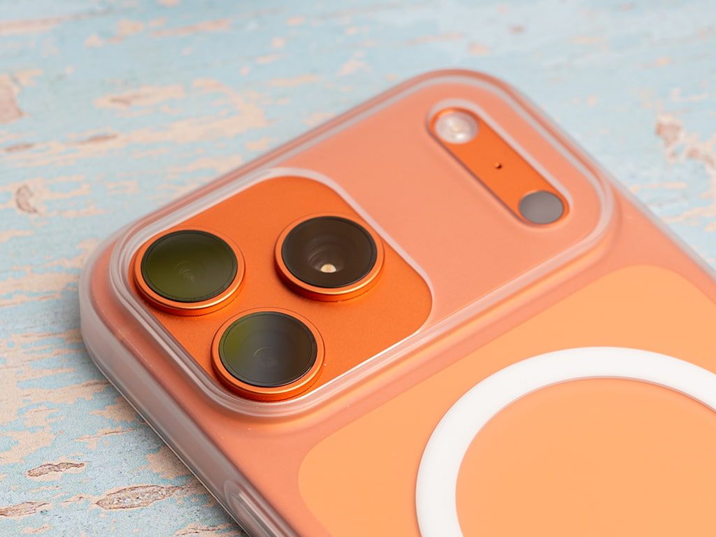 Ultratenký, plastový obal na iPhone 17 Pro Max - Bílý lifestyle 2